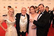 Sängerin Yve Muc, Angermaier Chef Dr. Axel Munz, Gerogia und Michel Guillaume @ Deutscher Filmball 2020 (©Foto: Martin Schmitz)